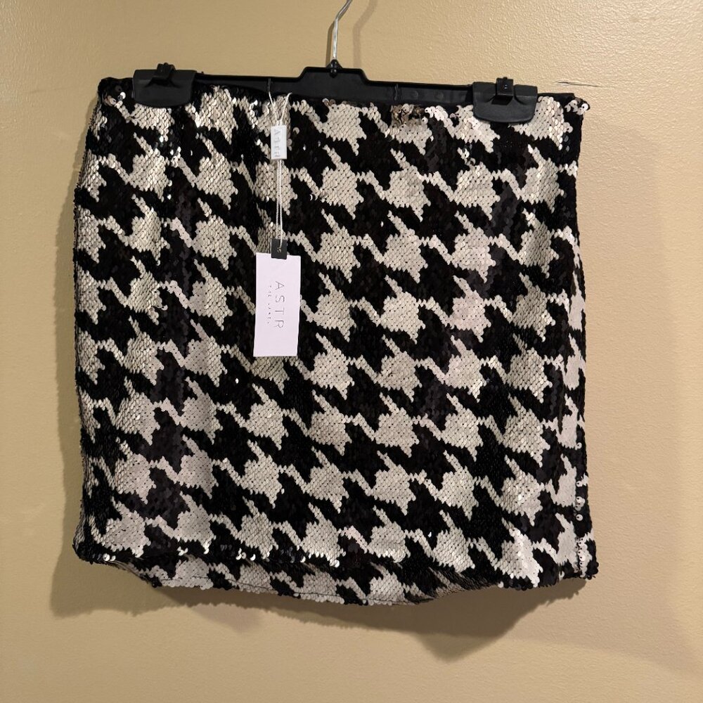 NWT ASTR the Label Darby Sequin Houndstooth Print Top & Mini Skirt Set Size: M - Picture 8 of 8